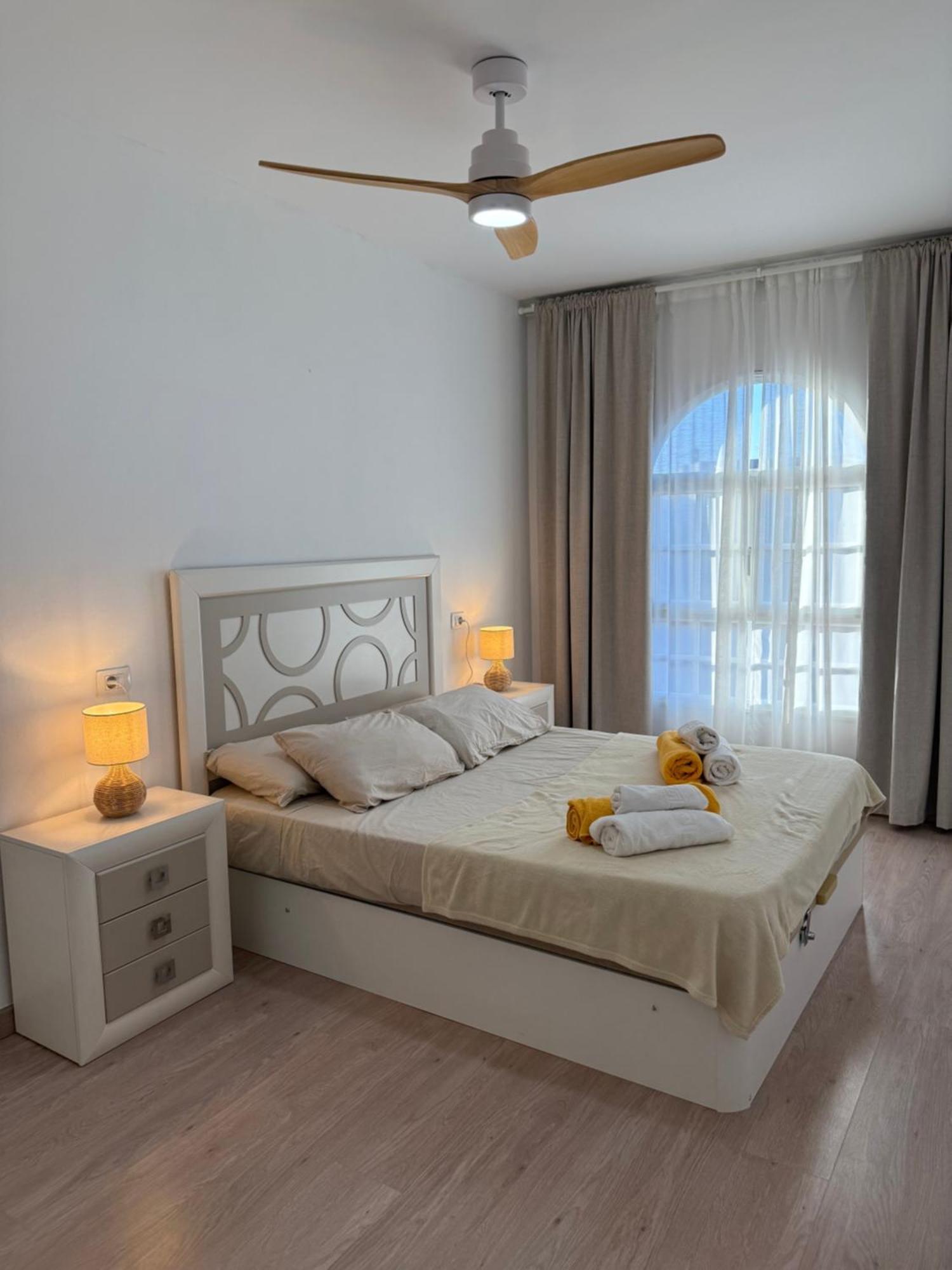 Seaside Paradise - 2 Bedroom Apartment With Ocean Views & Air Conditioning In Playa San Juan Kültér fotó