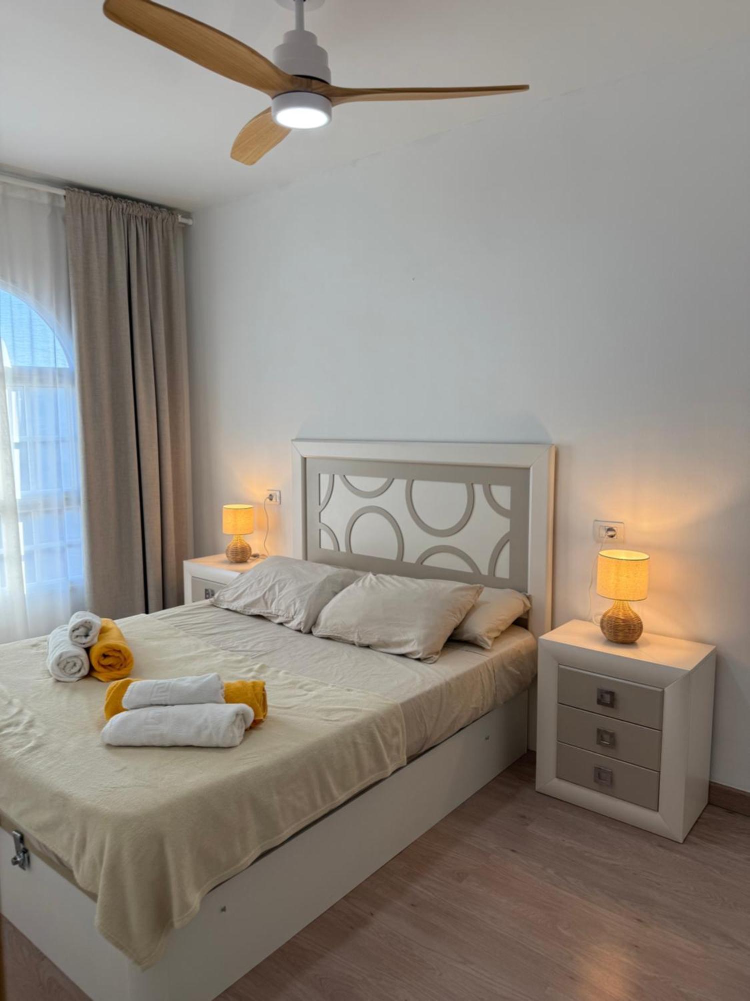 Seaside Paradise - 2 Bedroom Apartment With Ocean Views & Air Conditioning In Playa San Juan Kültér fotó